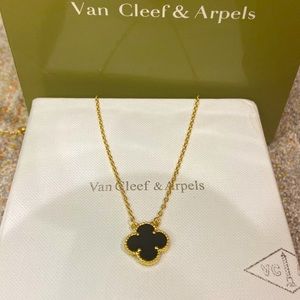 Van cleef & Arpels Vintage Alhambra Necklace